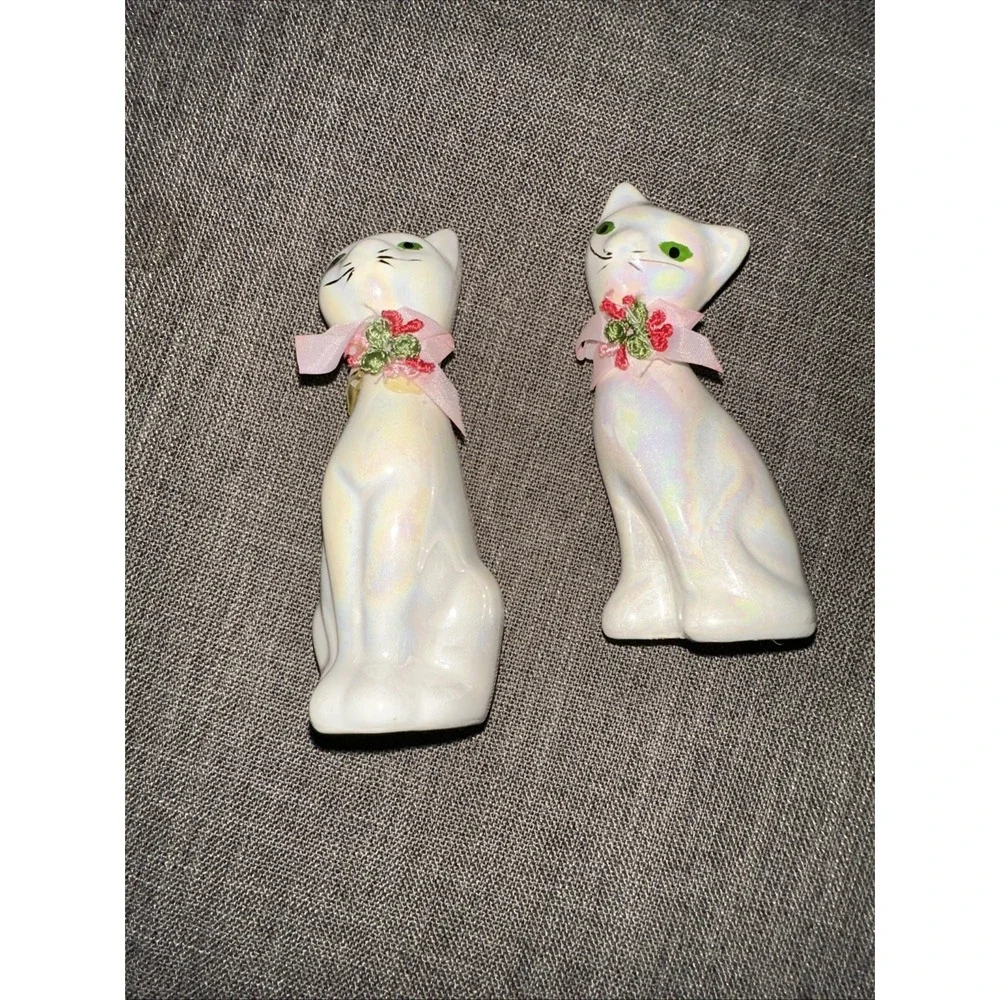 Vintage Artmark White‎ Cat Salt & Pepper Shakers 4.25